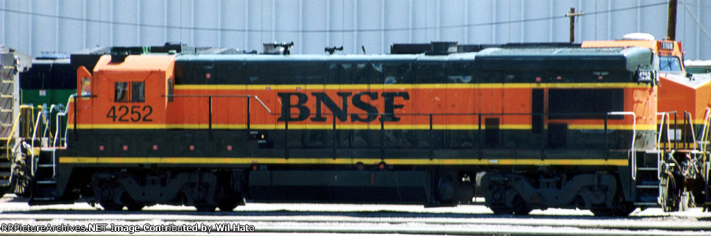 BNSF B23-7 4252